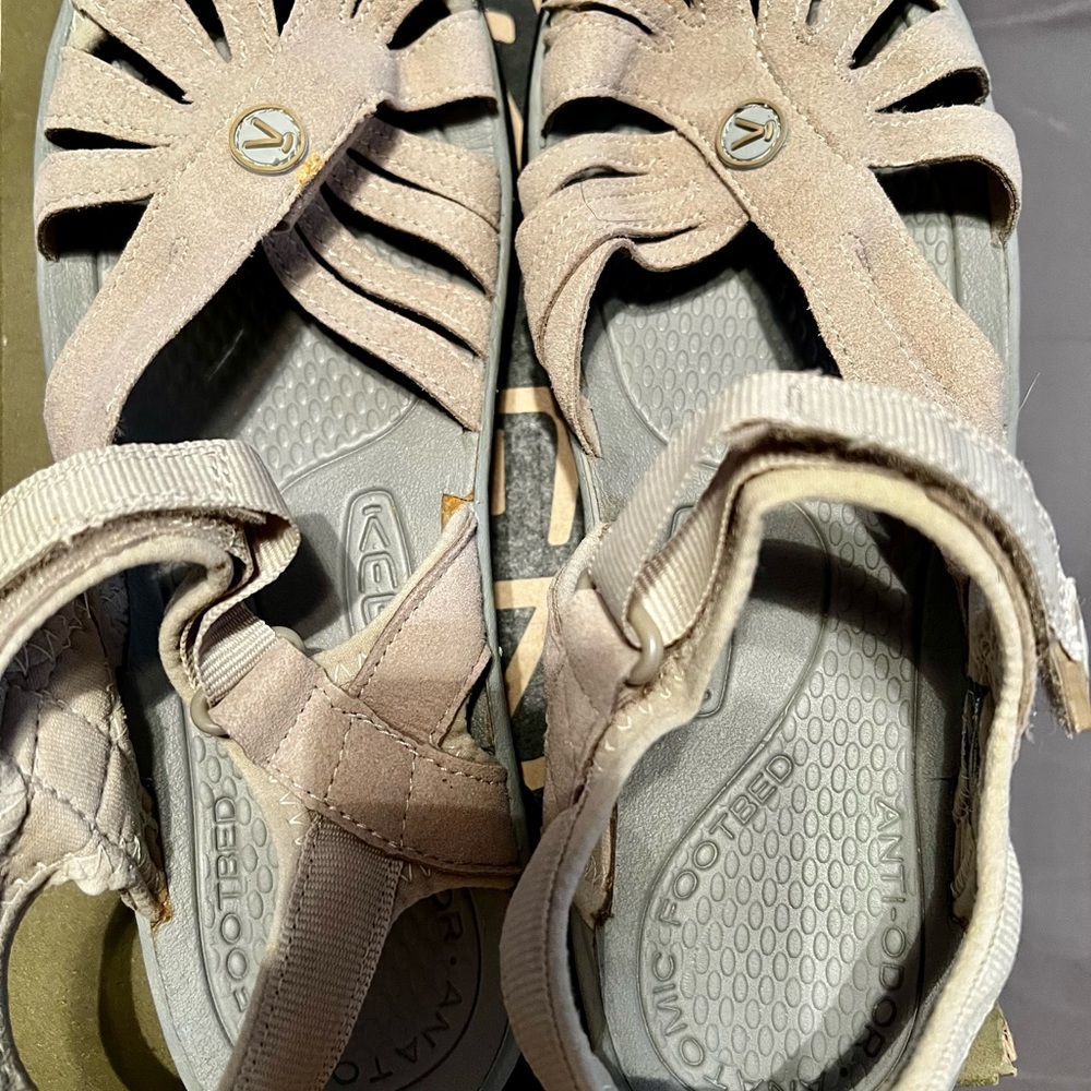 Keen sandals, size 10, natural color